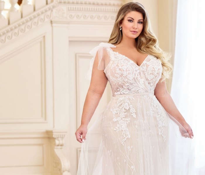 Wedding dresses for curvy plus size