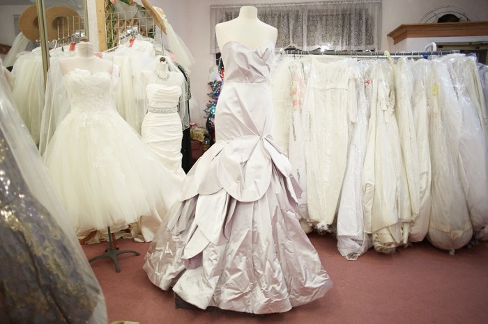 Wedding dress consignment near me